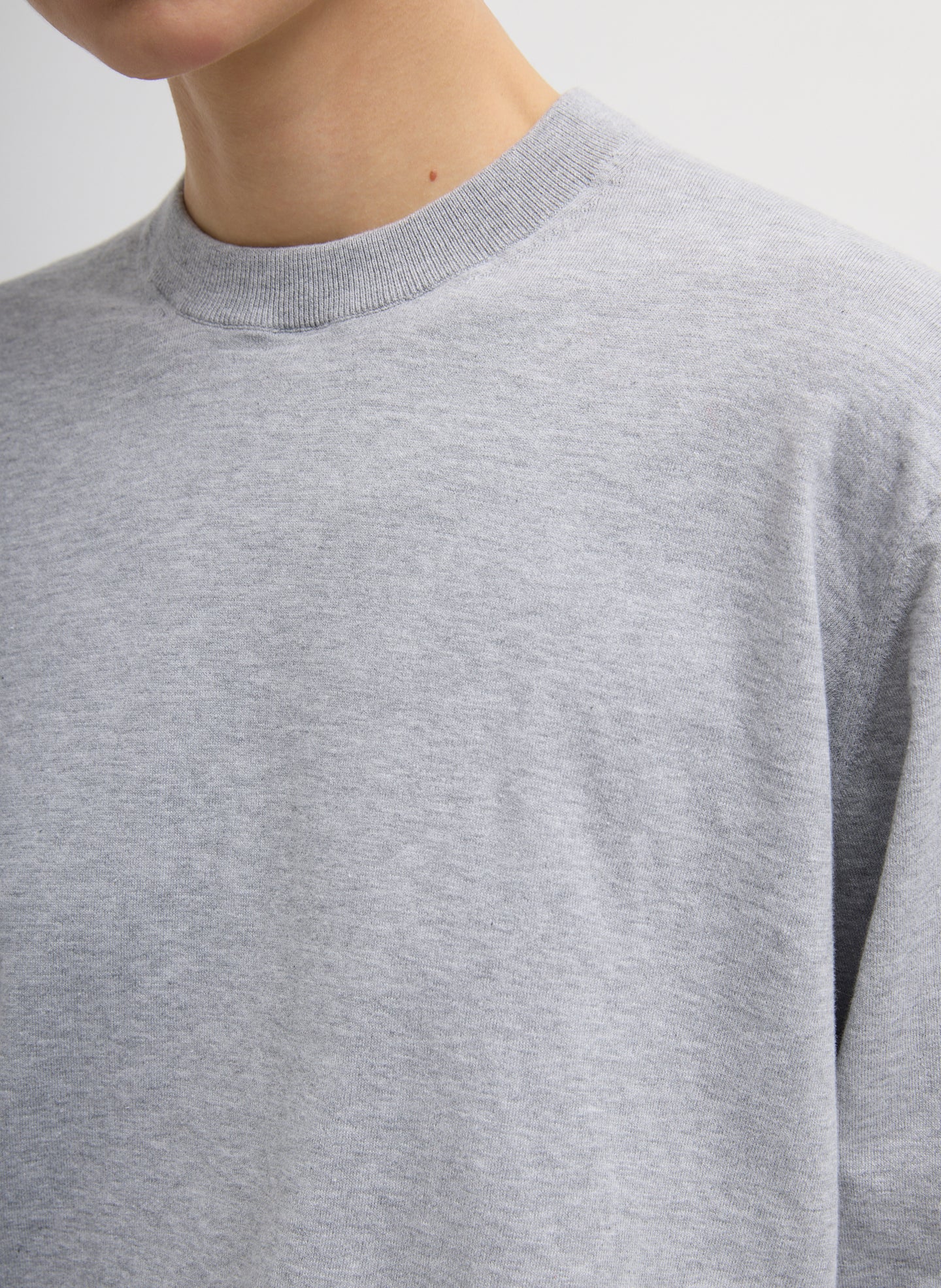 Heather Grey Super Fine Gauge Perfect Men's Pullover - closeup of neckline