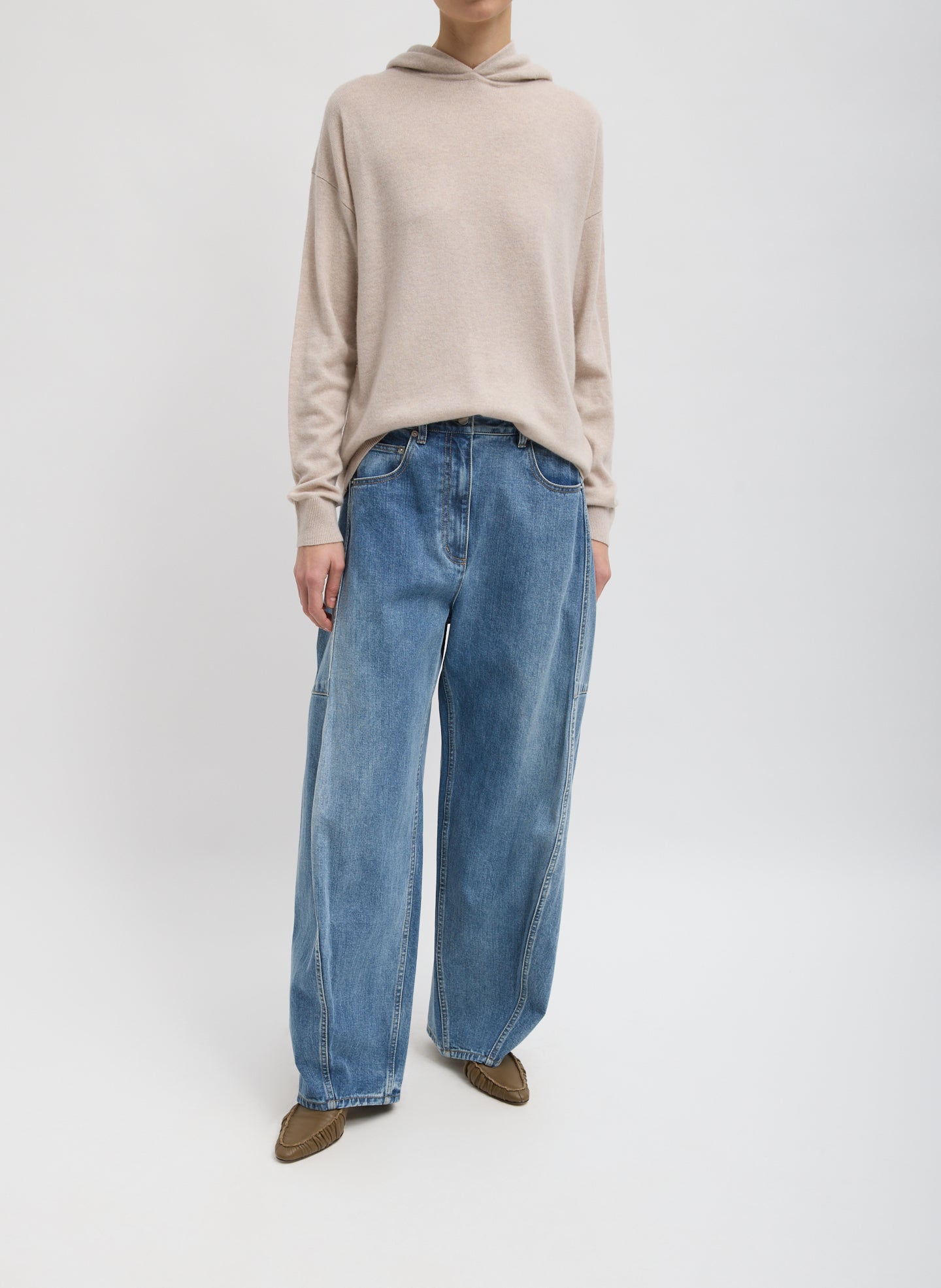 Blue Classic Wash Denim Sid Jean - barrel leg, full look on model