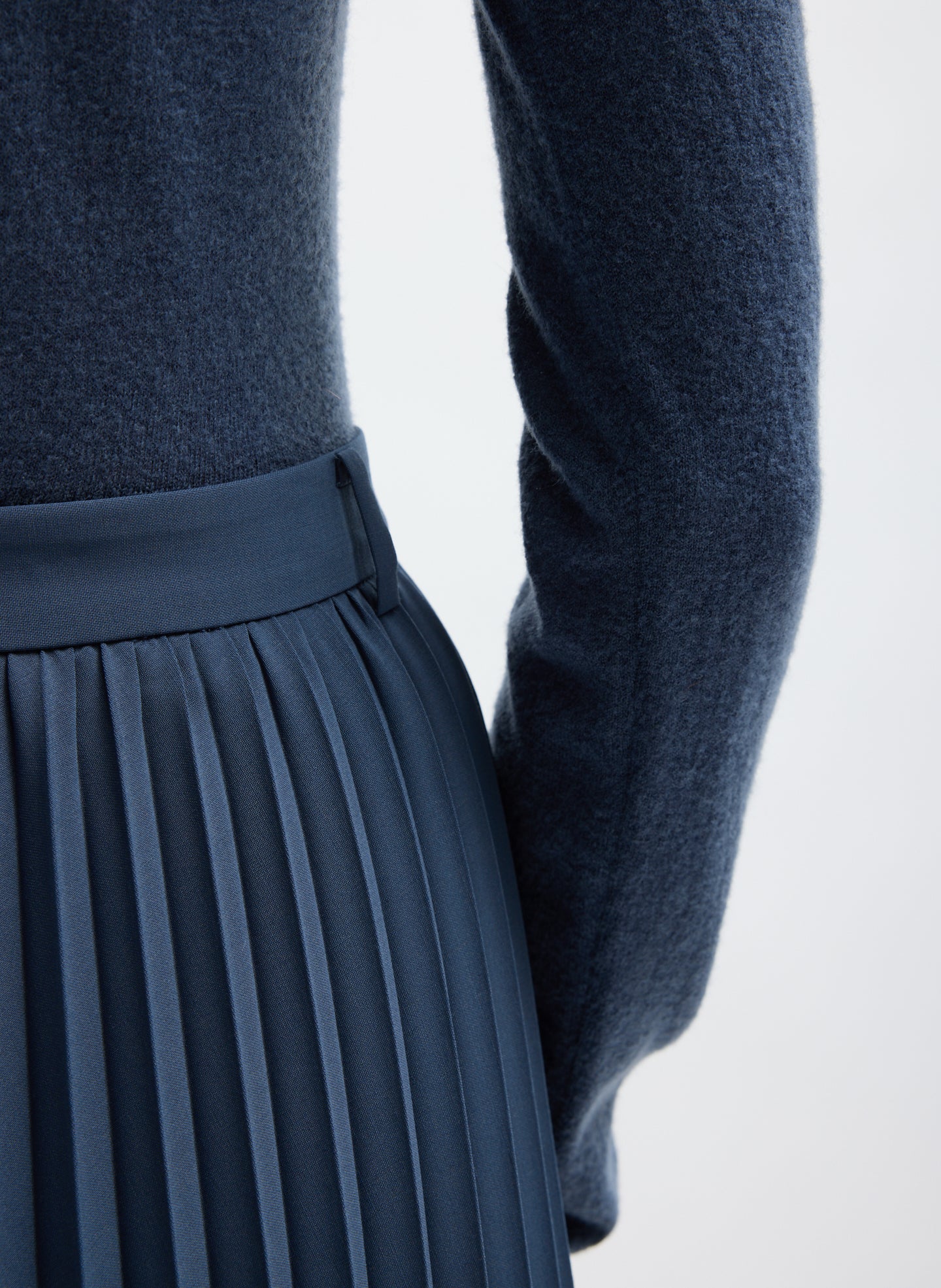 Blue Fog Tropical Wool Pleating Sunray Skirt - closeup of belt loop at waist