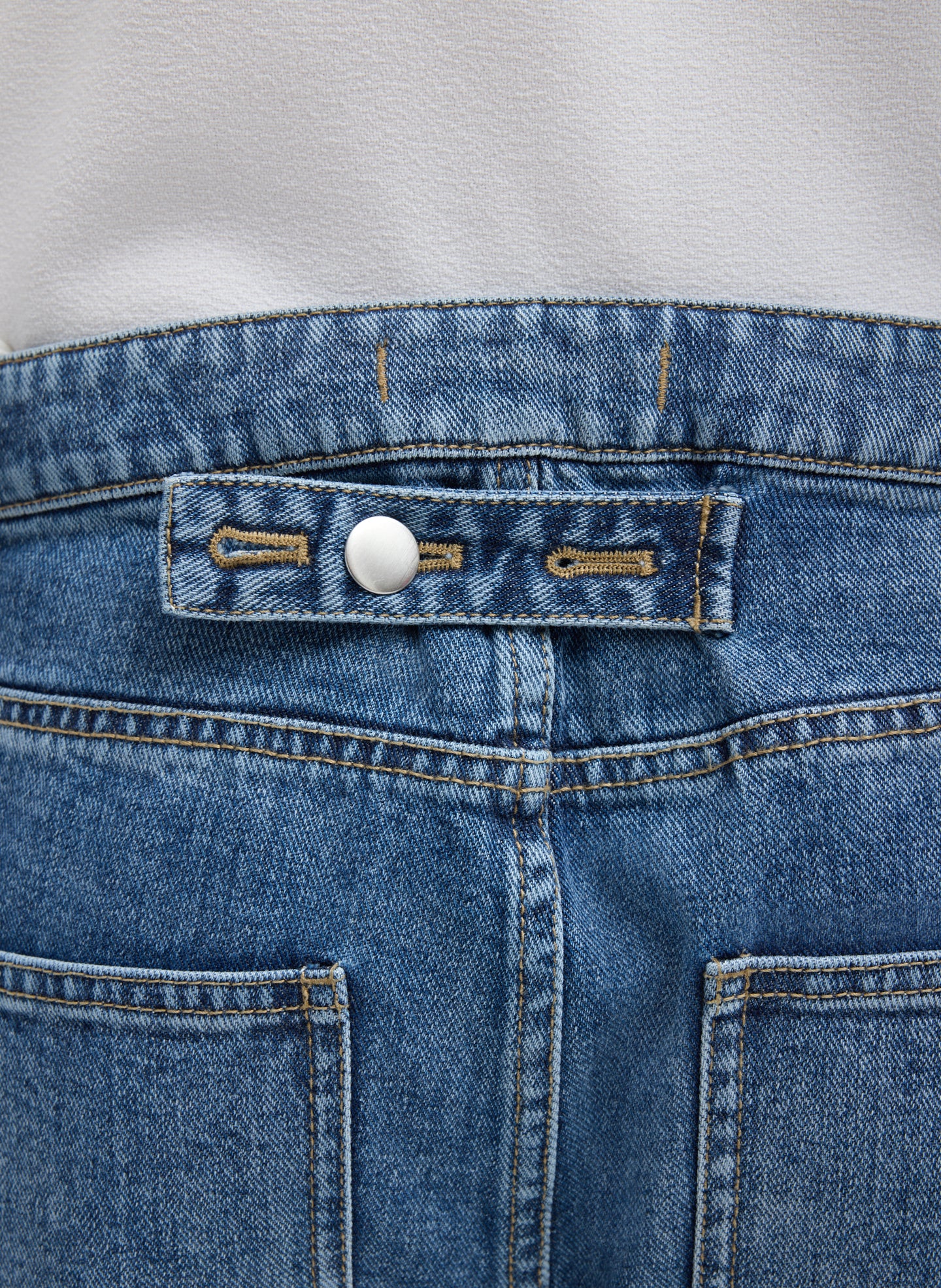 Classic Wash Denim Willem Jean - closeup of back belt detail