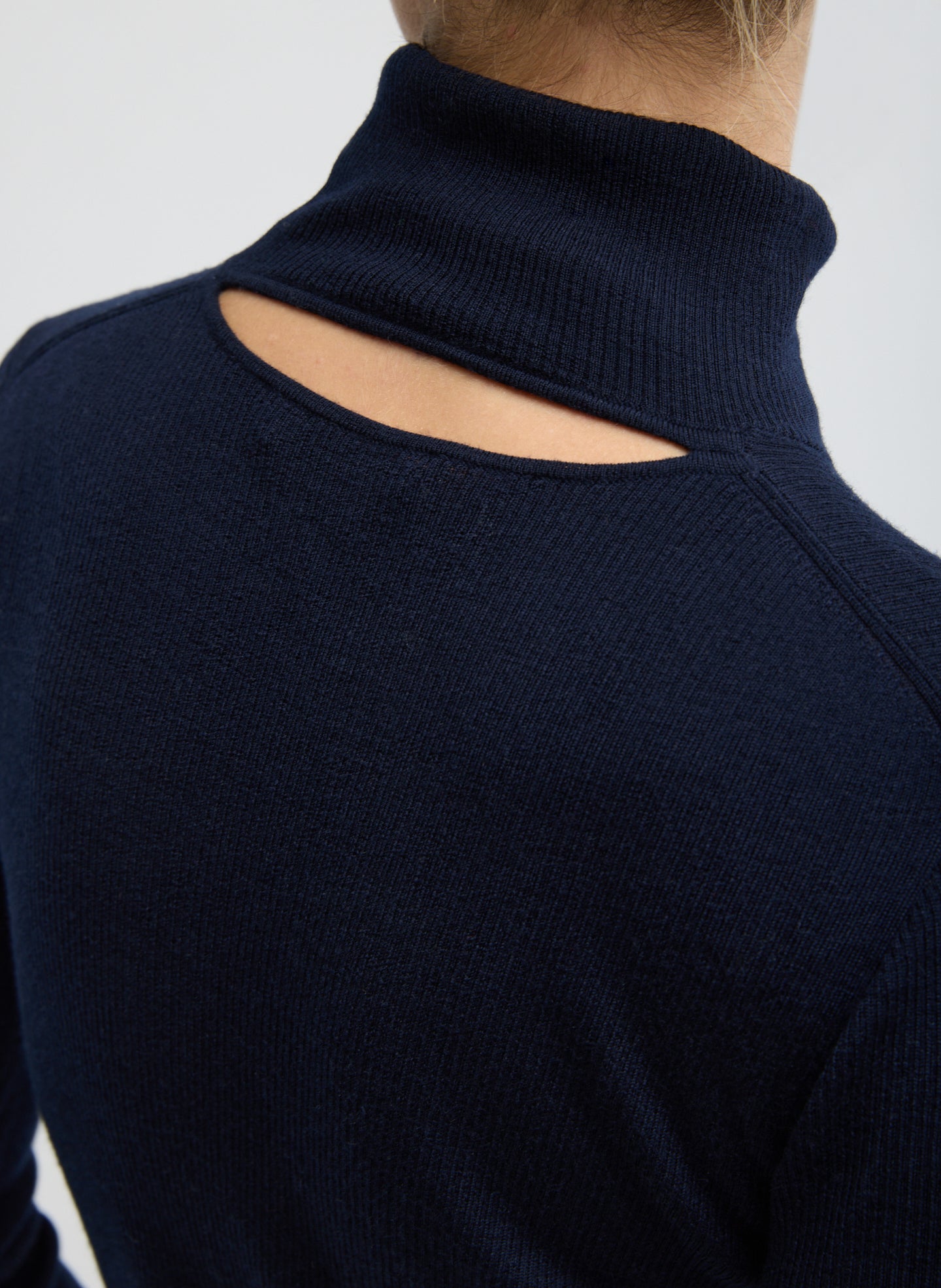 Navy Featherweight Ribbed Sweater Turtleneck Pullover - closeup of cutout detail at back