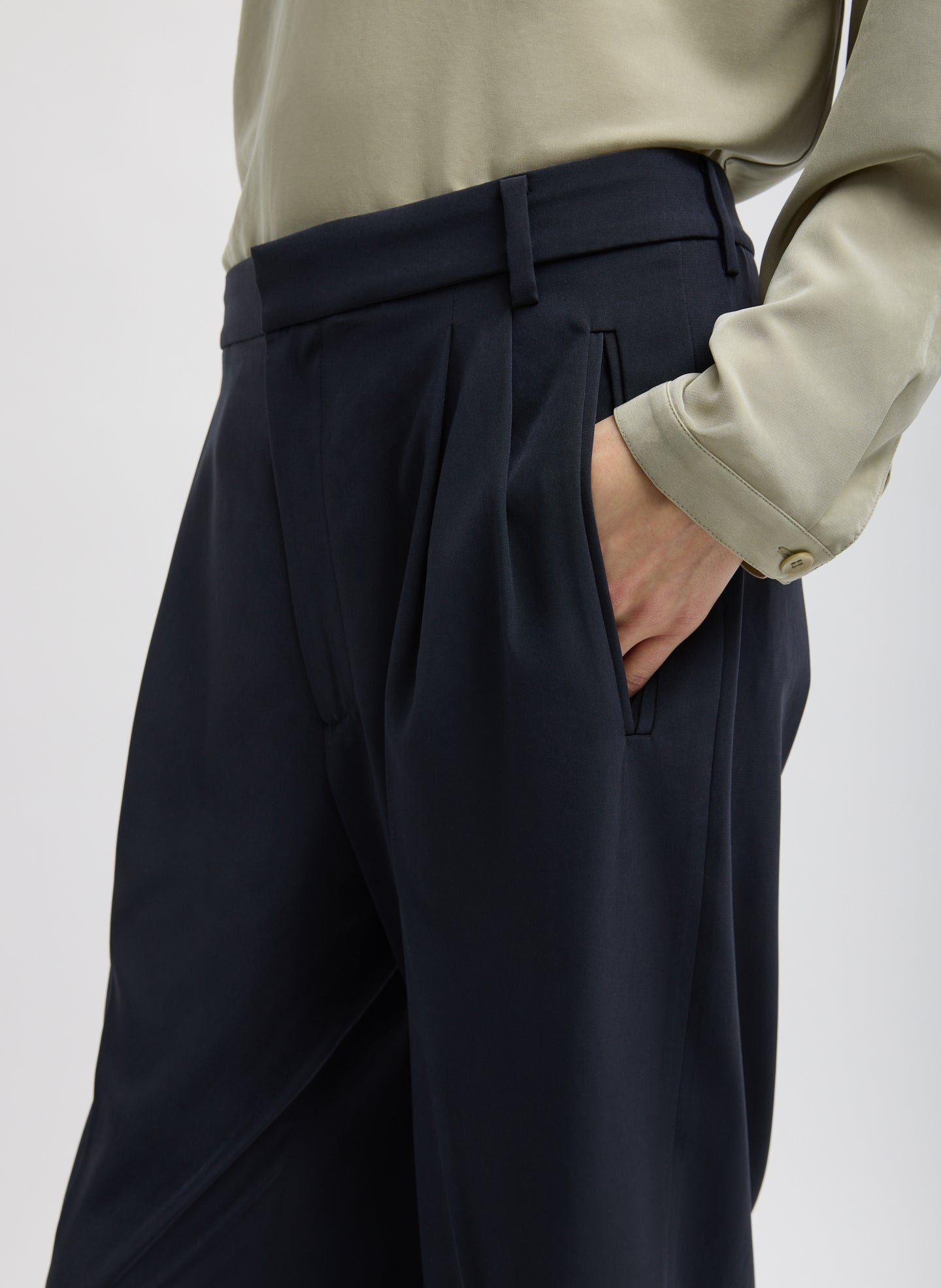 Navy Relaxed Suiting Derrick Men's Trouser - closeup of side pocket detail