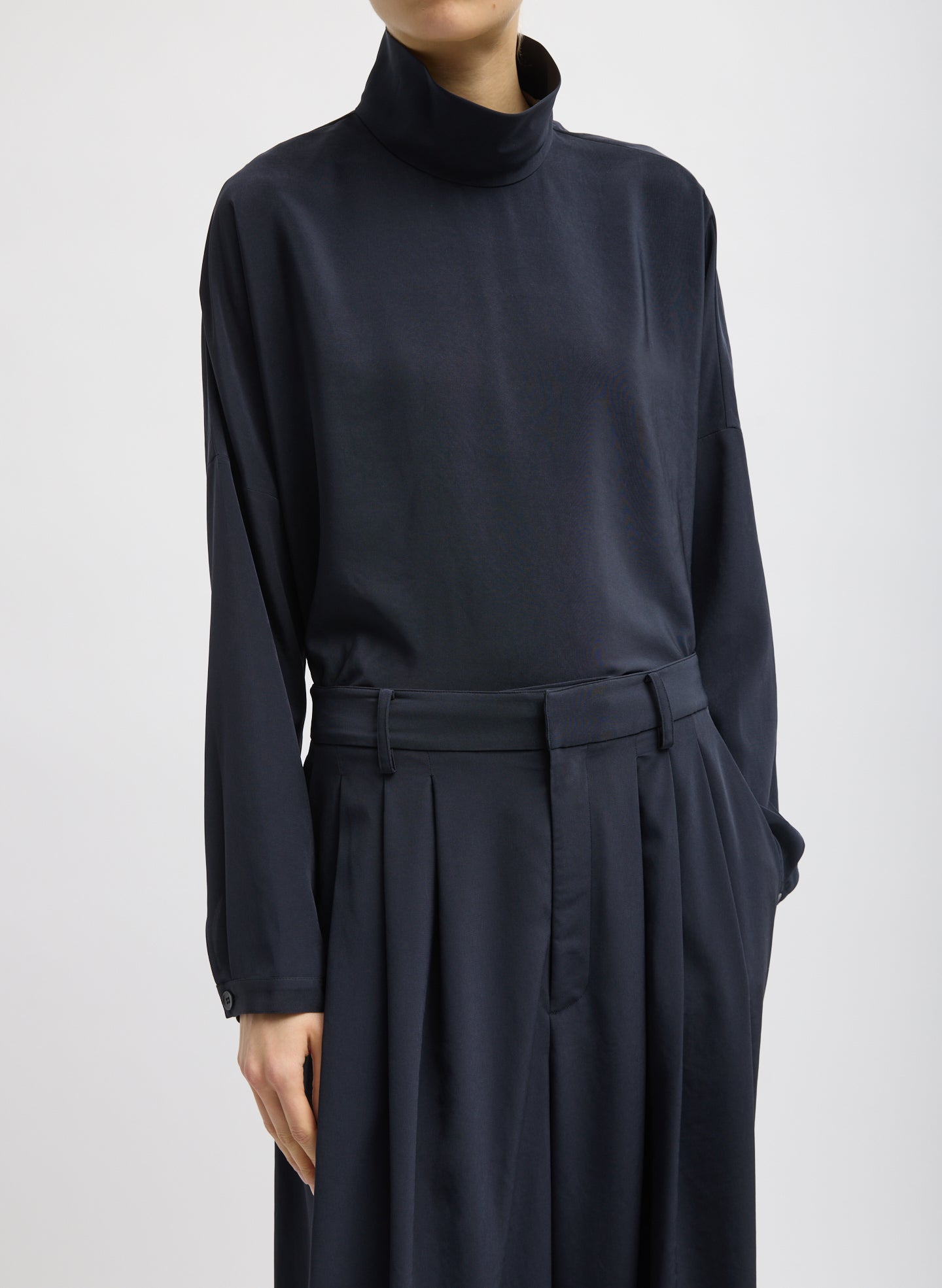 Navy Relaxed Suiting Triple Pleat Pant - closeup of front waist