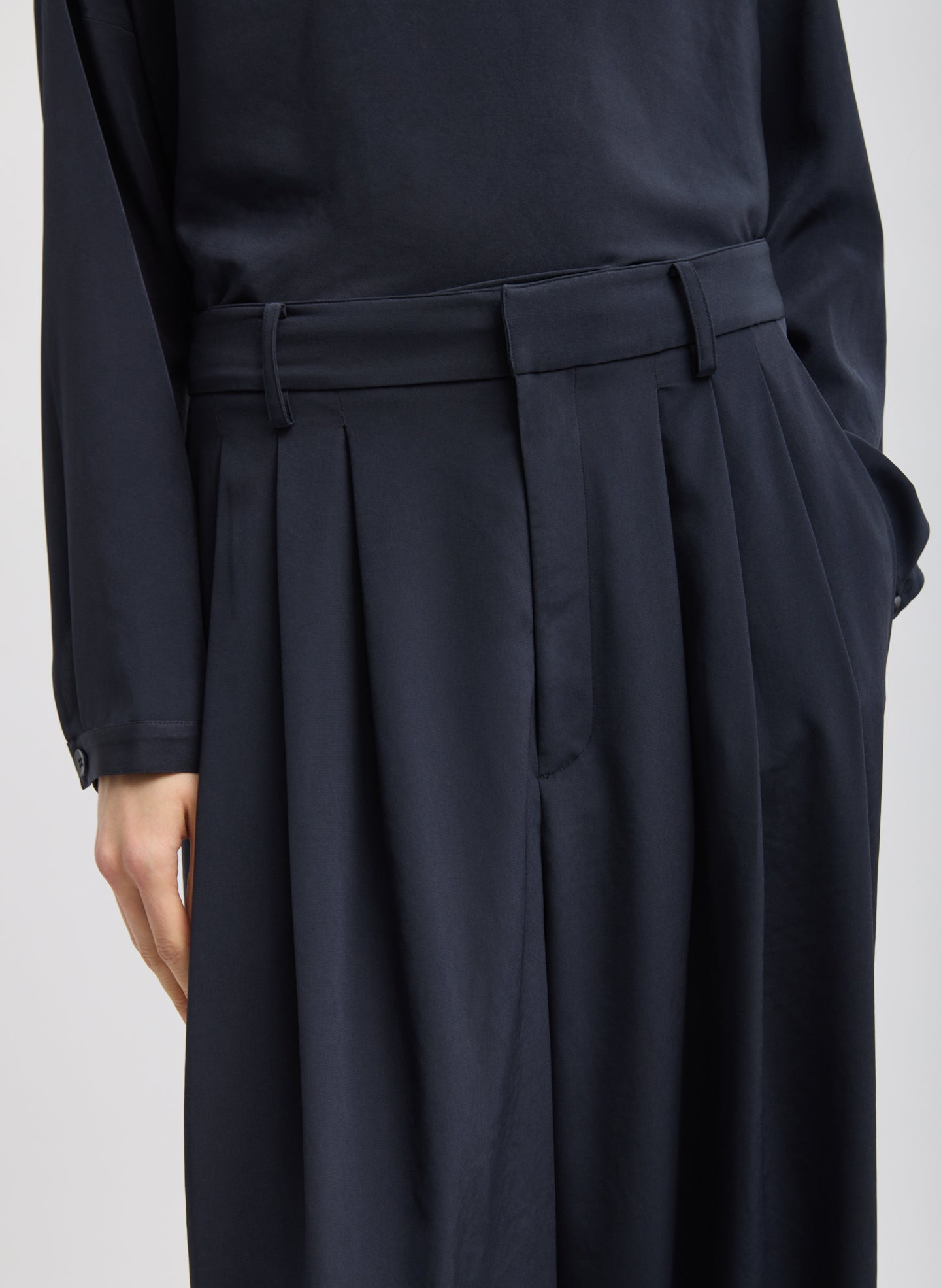 Navy Relaxed Suiting Triple Pleat Pant - closeup of front pleating