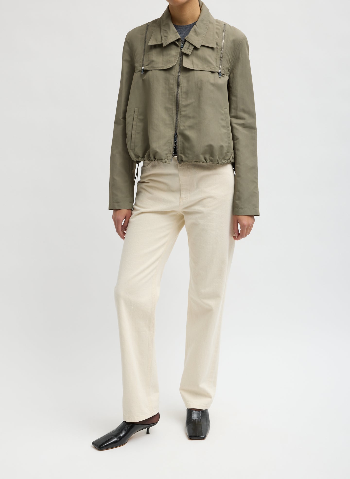 Dark Hazelnut Techy Twill Trapeze Anorak Bomber - green bomber jacket, front view on model