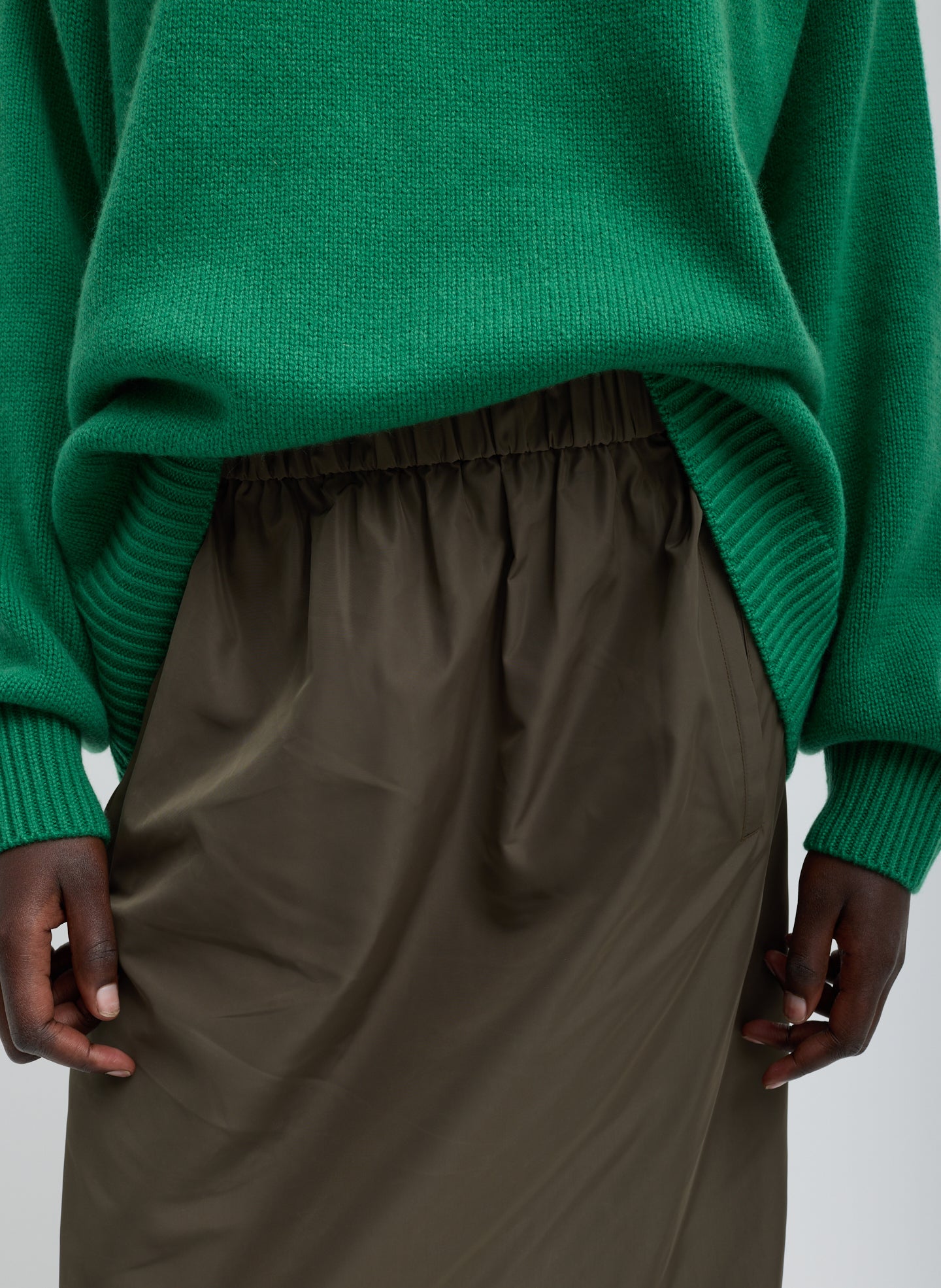 Bright Green Cashmere Crewneck Oversized Pullover Sweater - detail shot