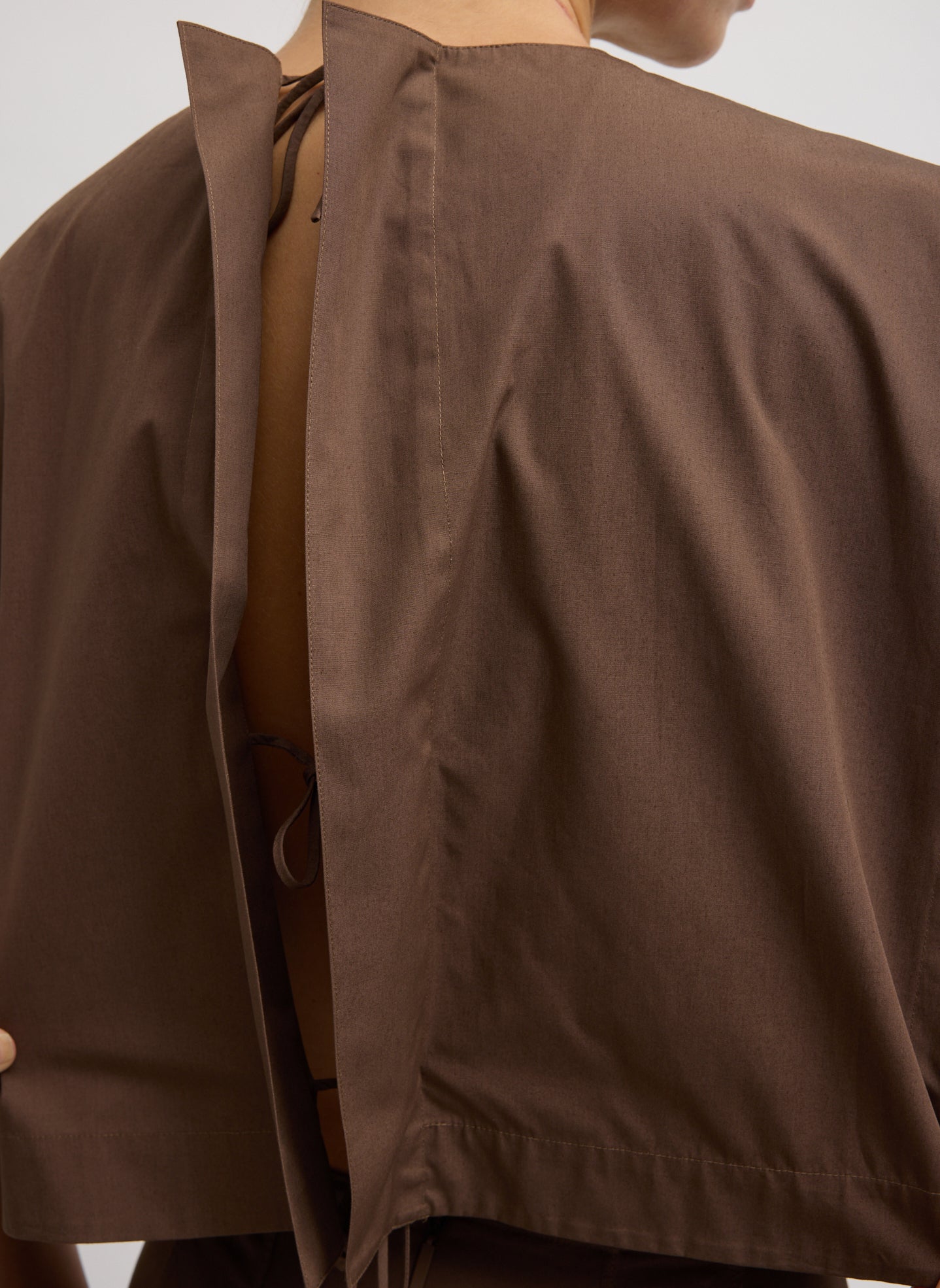 Sepia Brown Compact Eco Poplin Cropped Square Top - closeup of tie-back detail