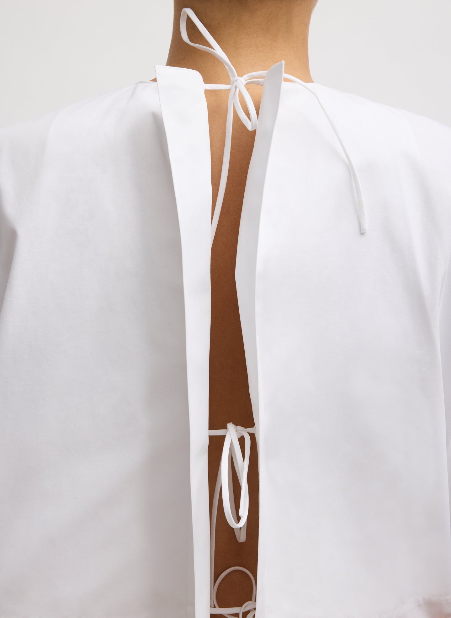 White Compact Eco Poplin Cropped Square Top - closeup of tie-back detail