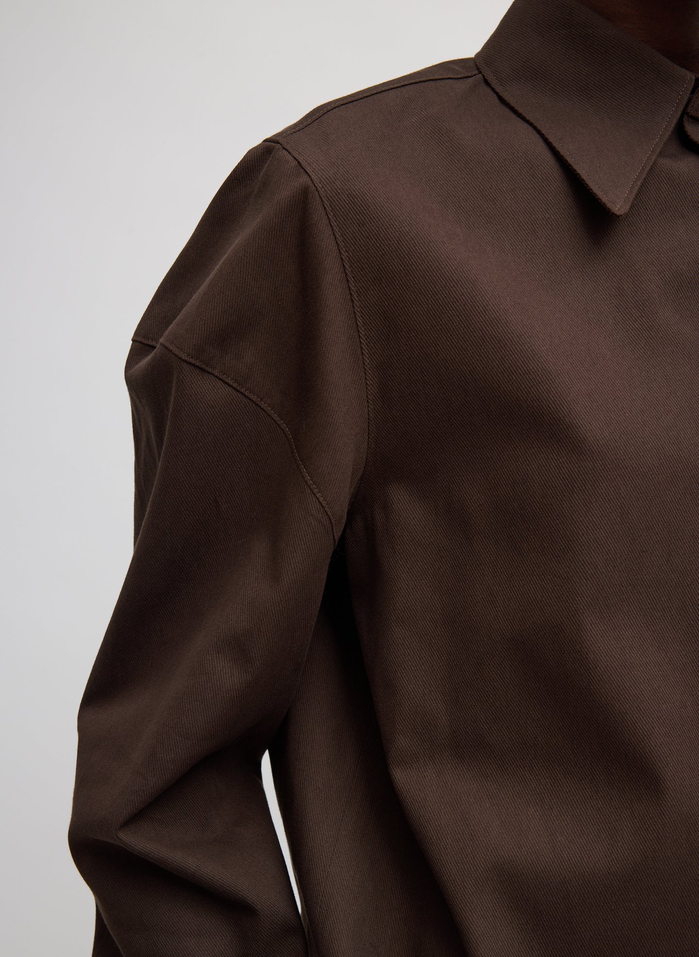 Hickory Brown Luxe Spring Twill Hinged Shirt - closeup of hinged sleeve detail