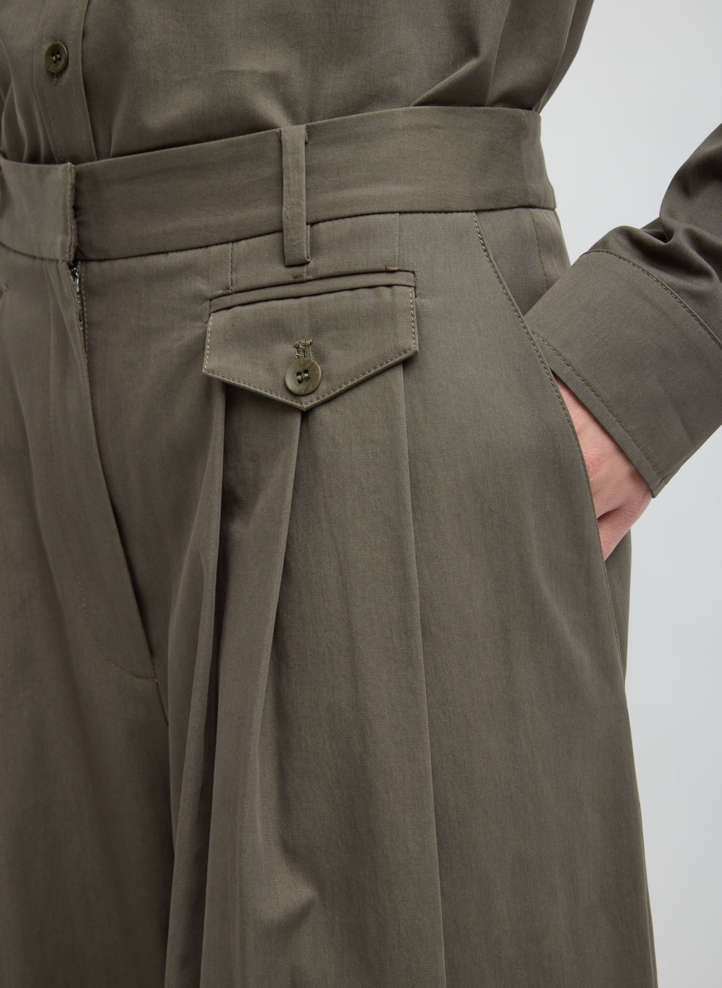 Dark Stone Grey Bio Twill Triple Pleat Cropped Pant - closeup of front pocket detail