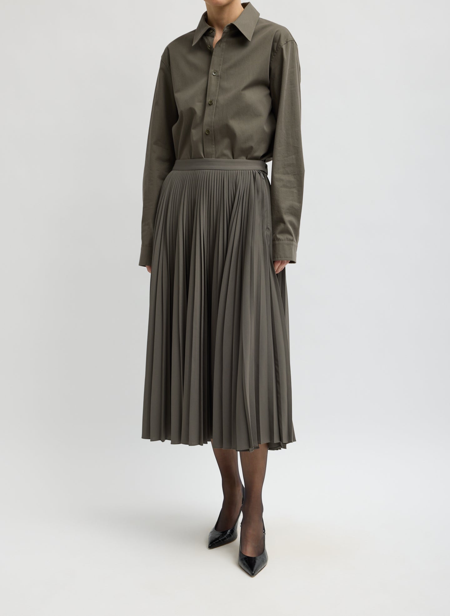 Dark Stone Grey Bio Twill Easy Shirt - full look, front view on model