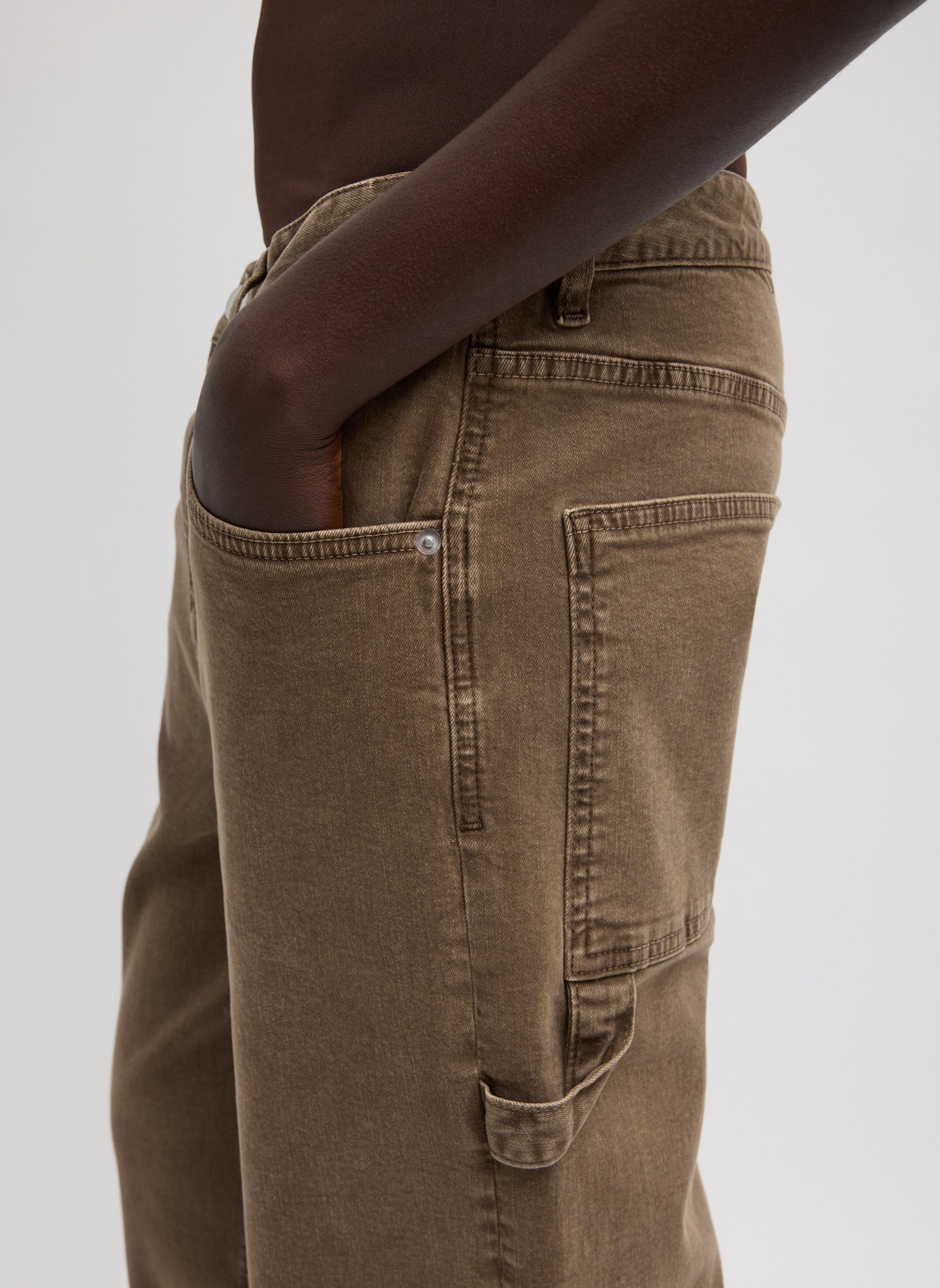 Brown Garment Wash Stretch Twill Slouchy Carpenter Jean - closeup of front and back pocket details