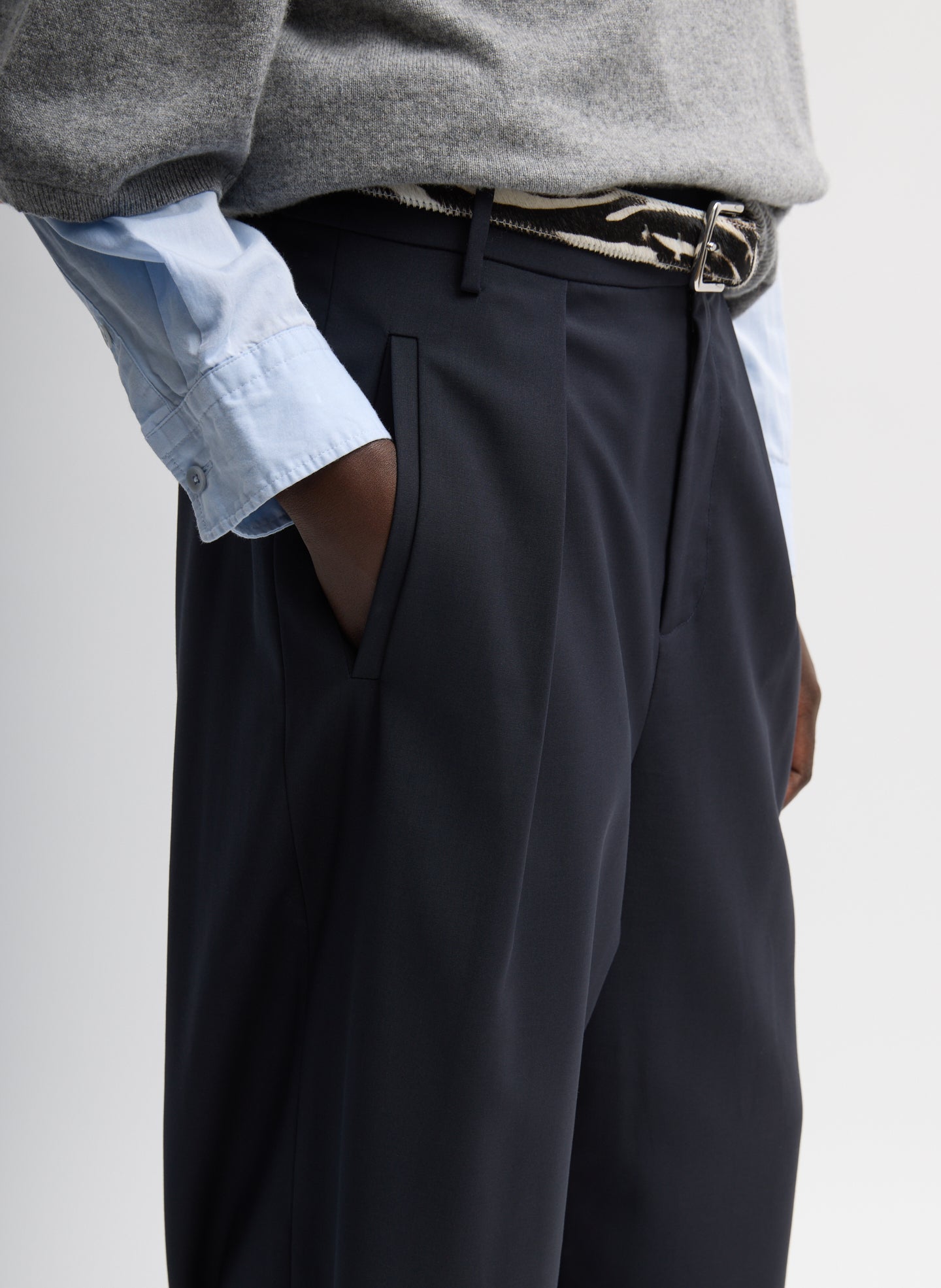 Navy Tropical Wool Stella Pant - closeup of side pocket detail