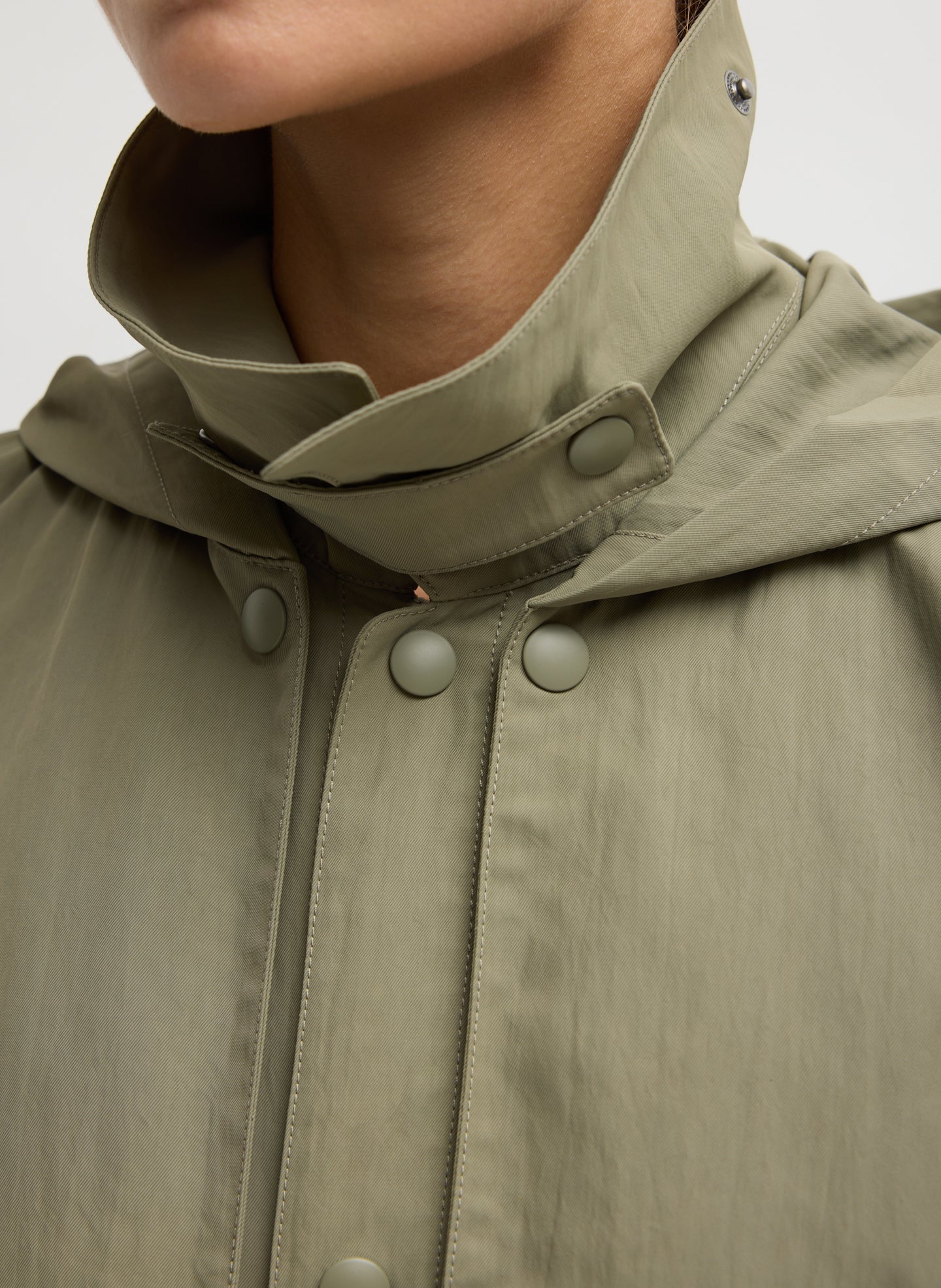 Dark Hazelnut Techy Twill Frank Trench with Hood - closeup of collar detail