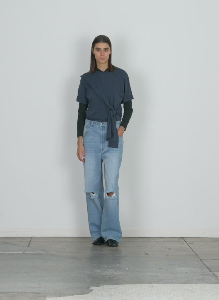 Model wearing the tie t-shirt navy fog walking forward and turning around