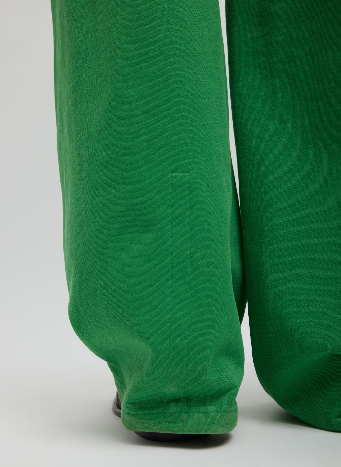 Green Sweatshirting Winslow Pant - closeup of hidden snaps at hem