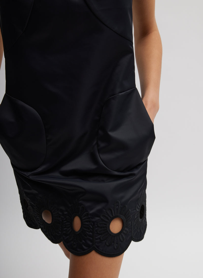 Daisy Embroidery Short Dress Black-3