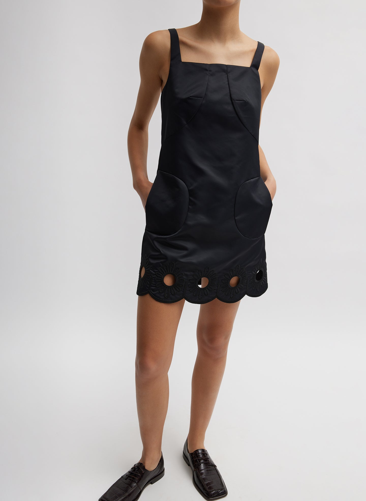 Daisy Embroidery Short Dress - Black-1