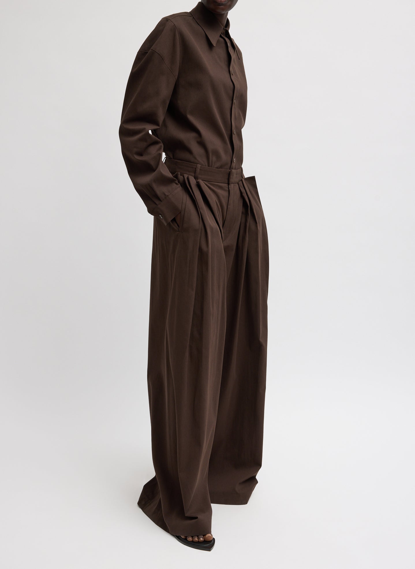 Dark Brown Luxe Spring Twill Tucked Pleated Wide Leg Trouser - full look, side view on model
