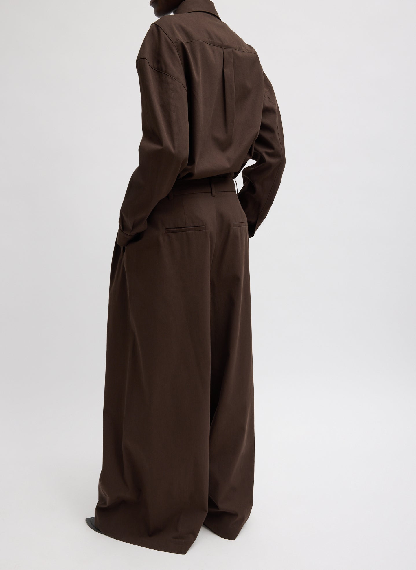 Dark Brown Luxe Spring Twill Tucked Pleated Wide Leg Trouser - full look, back view on model