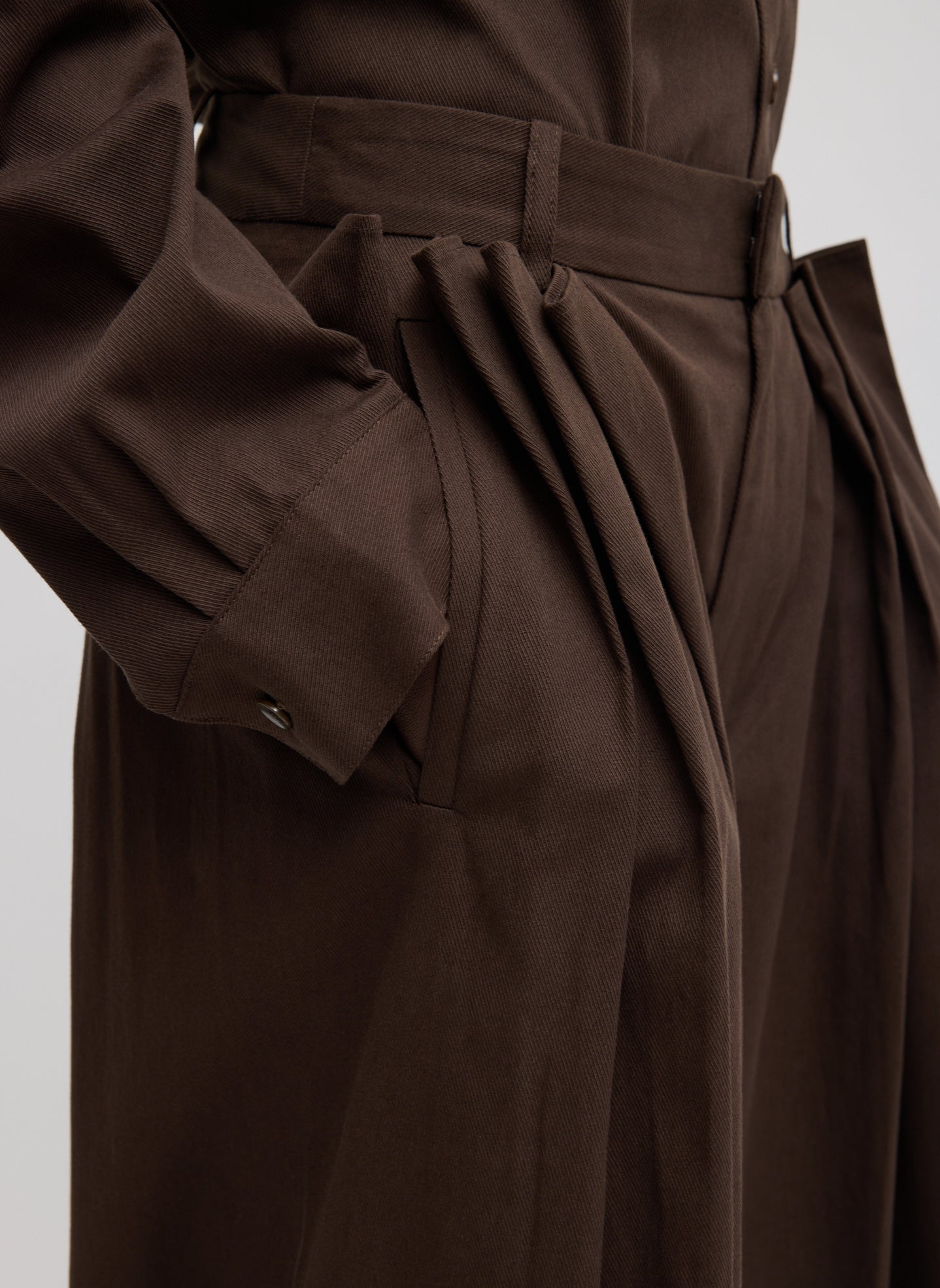 Dark Brown Luxe Spring Twill Tucked Pleated Wide Leg Trouser - close up of side pocket and pleat details