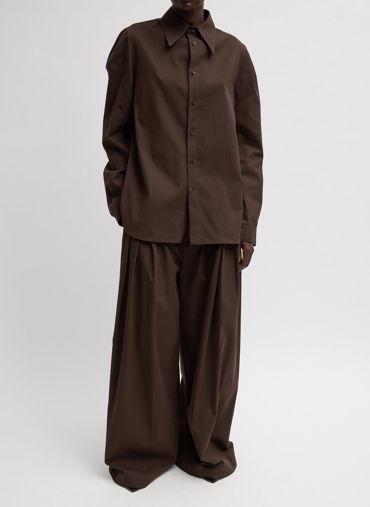 Hickory Brown Luxe Spring Twill Hinged Shirt - full look, front view on model