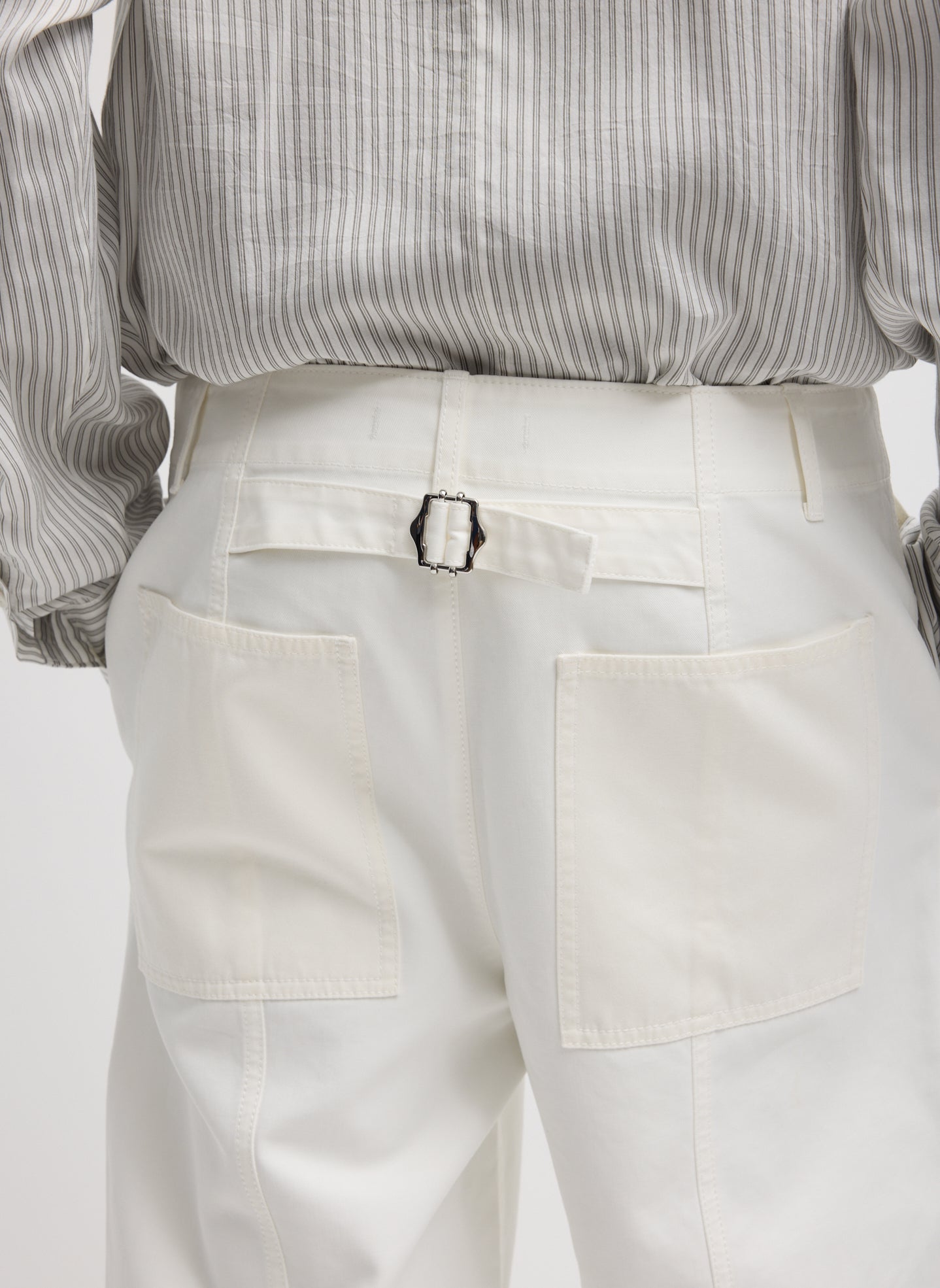 White Patchwork Twill Cargo Fischer Jean - closeup of back belt detail