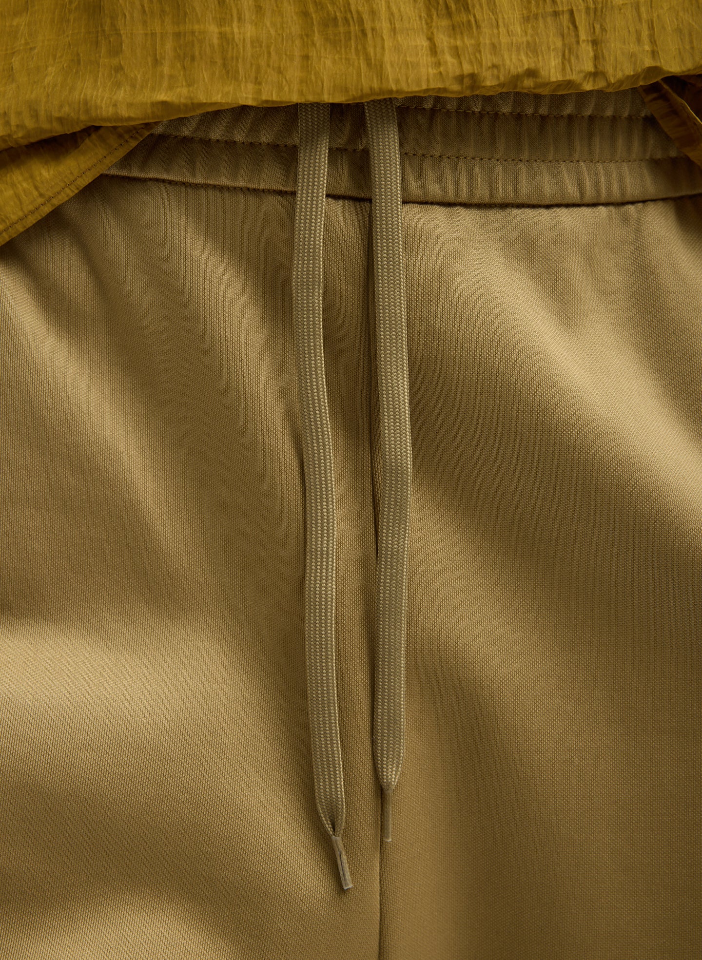 Buff Tan Active Knit Winslow Pant - closeup of drawstring at waistband