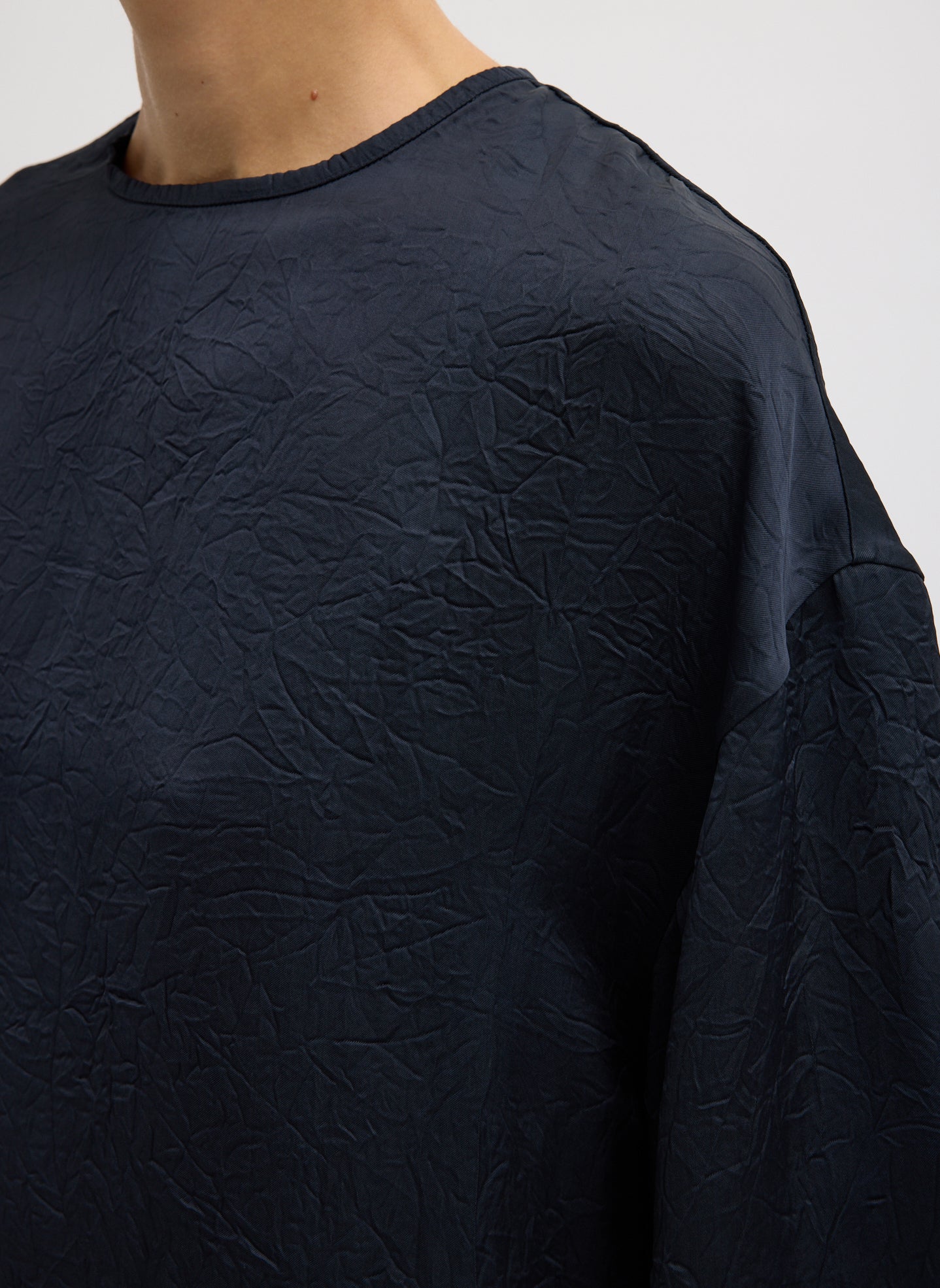 Midnight Navy Crinkle Shirting Easy T-Shirt - closeup of crinkled fabric
