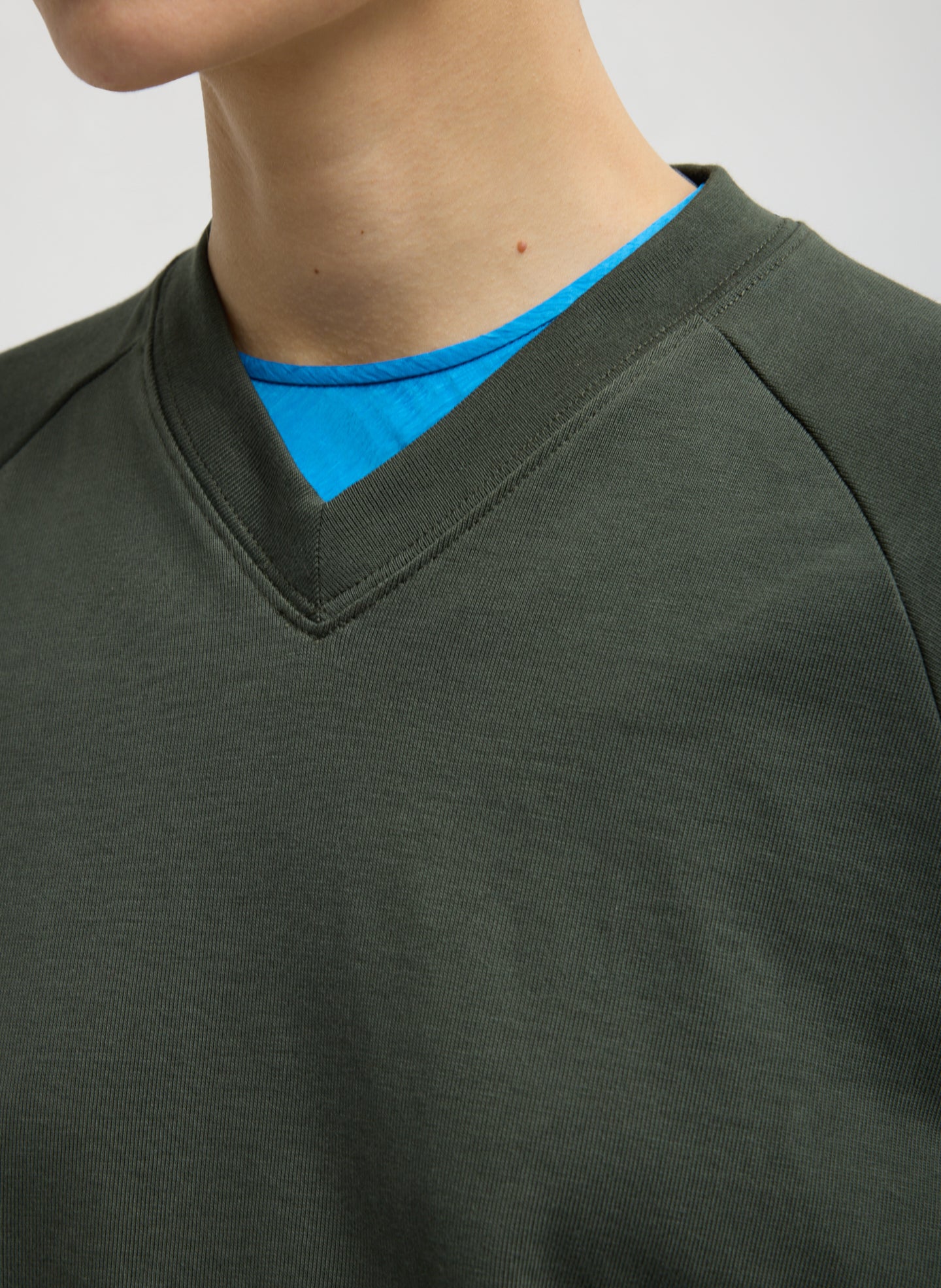 Dark Green Perfect T-Shirt Vintage Sweatshirt - closeup of neckline