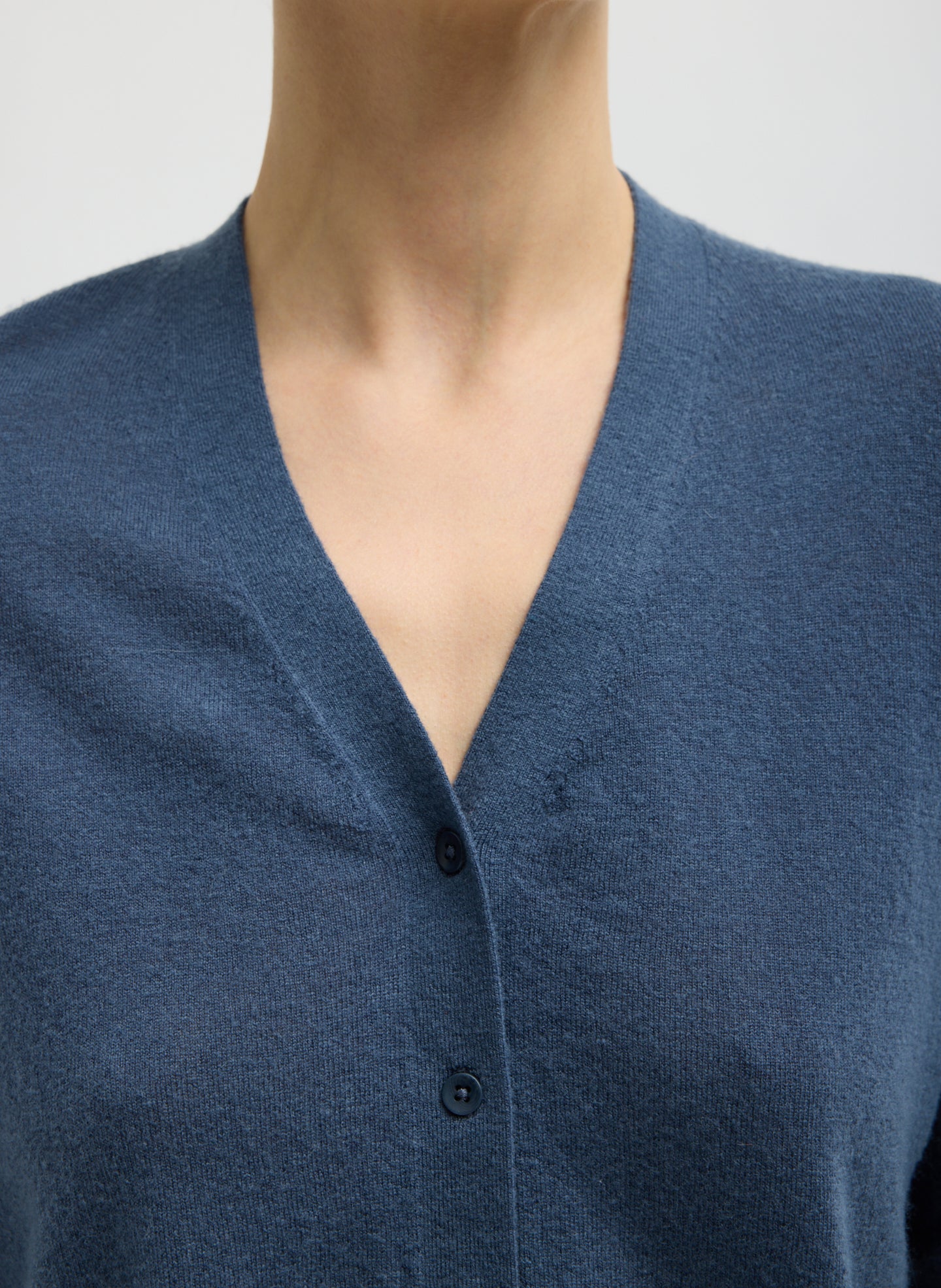 Blue Fog Skinlike Mercerized Wool V-Neck Shrunken Cardigan - closeup of neckline