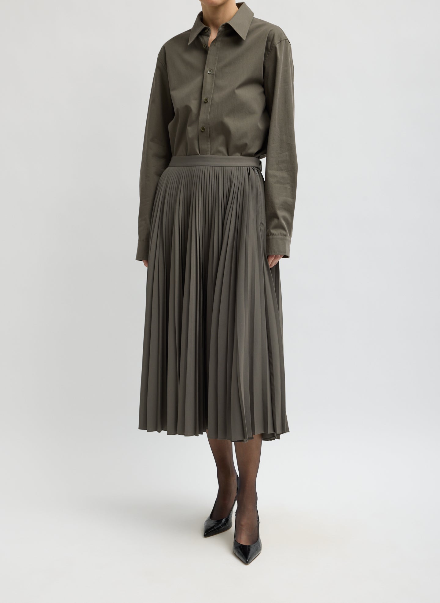 Tropical Wool Pleating Sunray Skirt - Dark Stone Grey Tropical Wool Pleating Sunray Skirt - pleated midi skirt, front view on model