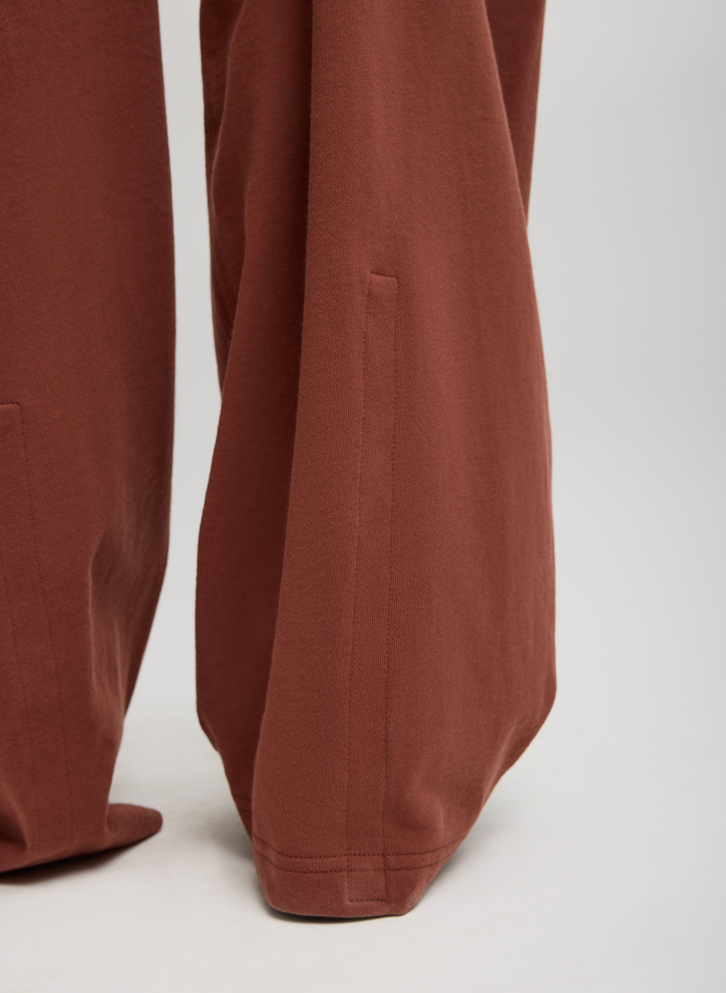 Red Clay Light Weight Sweatshirting Winslow Pant - closeup of snaps at hem
