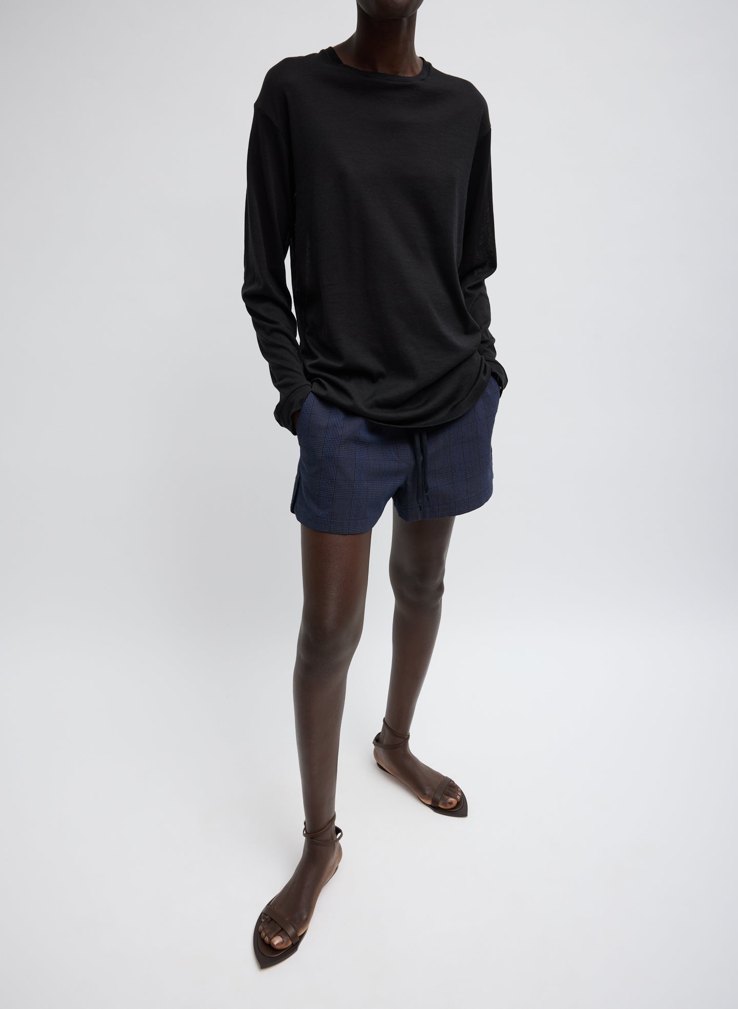 【ブラック（01）】SHEER LONG SLEEVE KNIT UNISEX Sheer Crepe Knit Crewneck Unisex Long Sleeve T-Shirt – Tibi Official