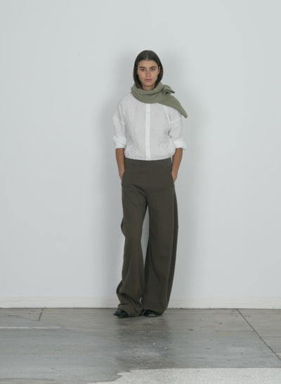 Model wearing the sweatshirt winslow pant - regular wood walking forward and turning around