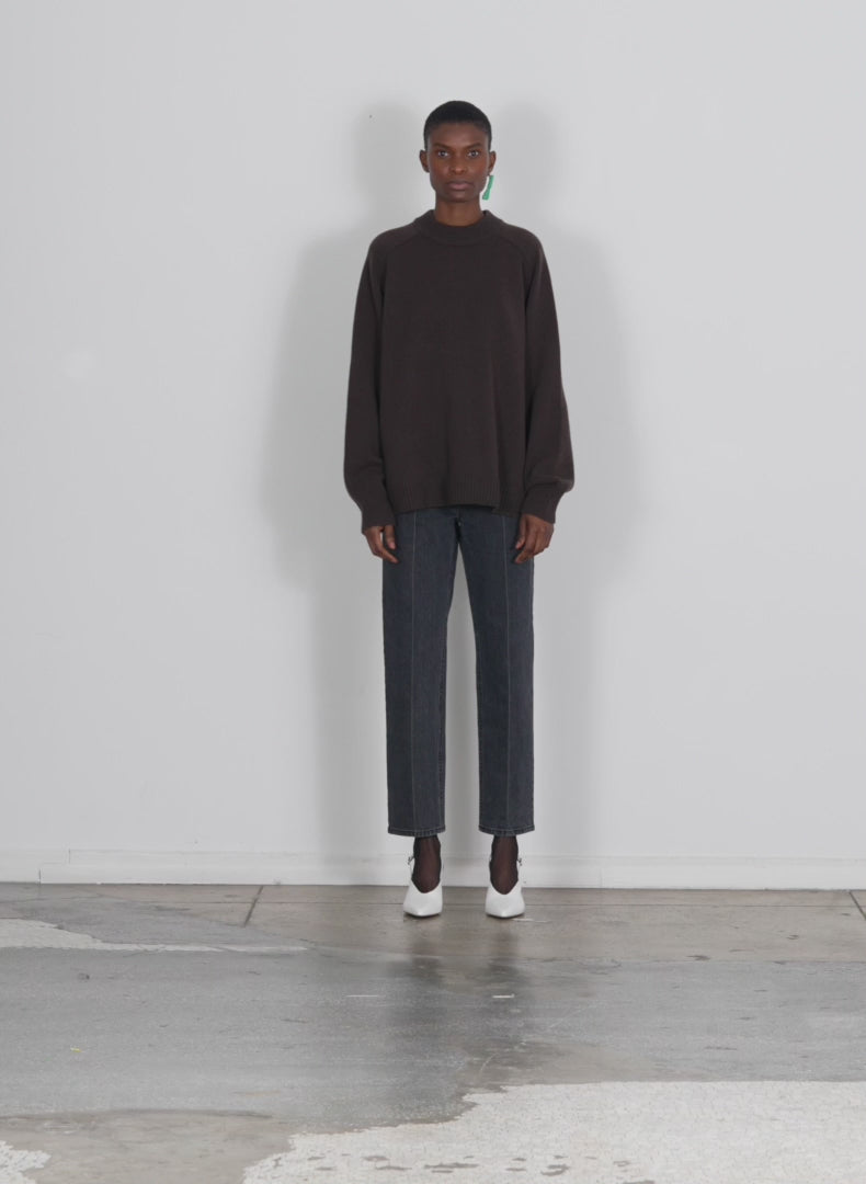 Model wearing the cashmere sweater crewneck oversized pullover ebony brown walking forward and turning around