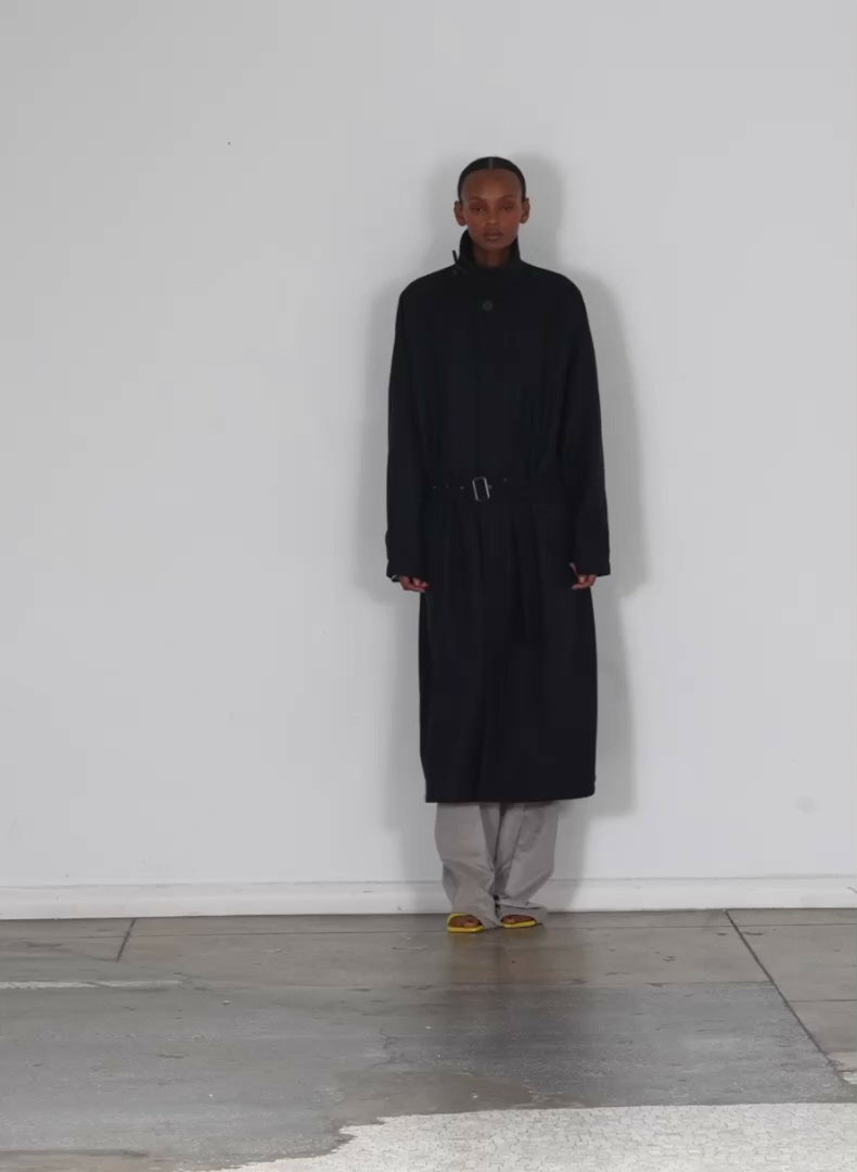 Model wearing the recycled featherweight wool cashmere frank coat navy walking forward and turning around