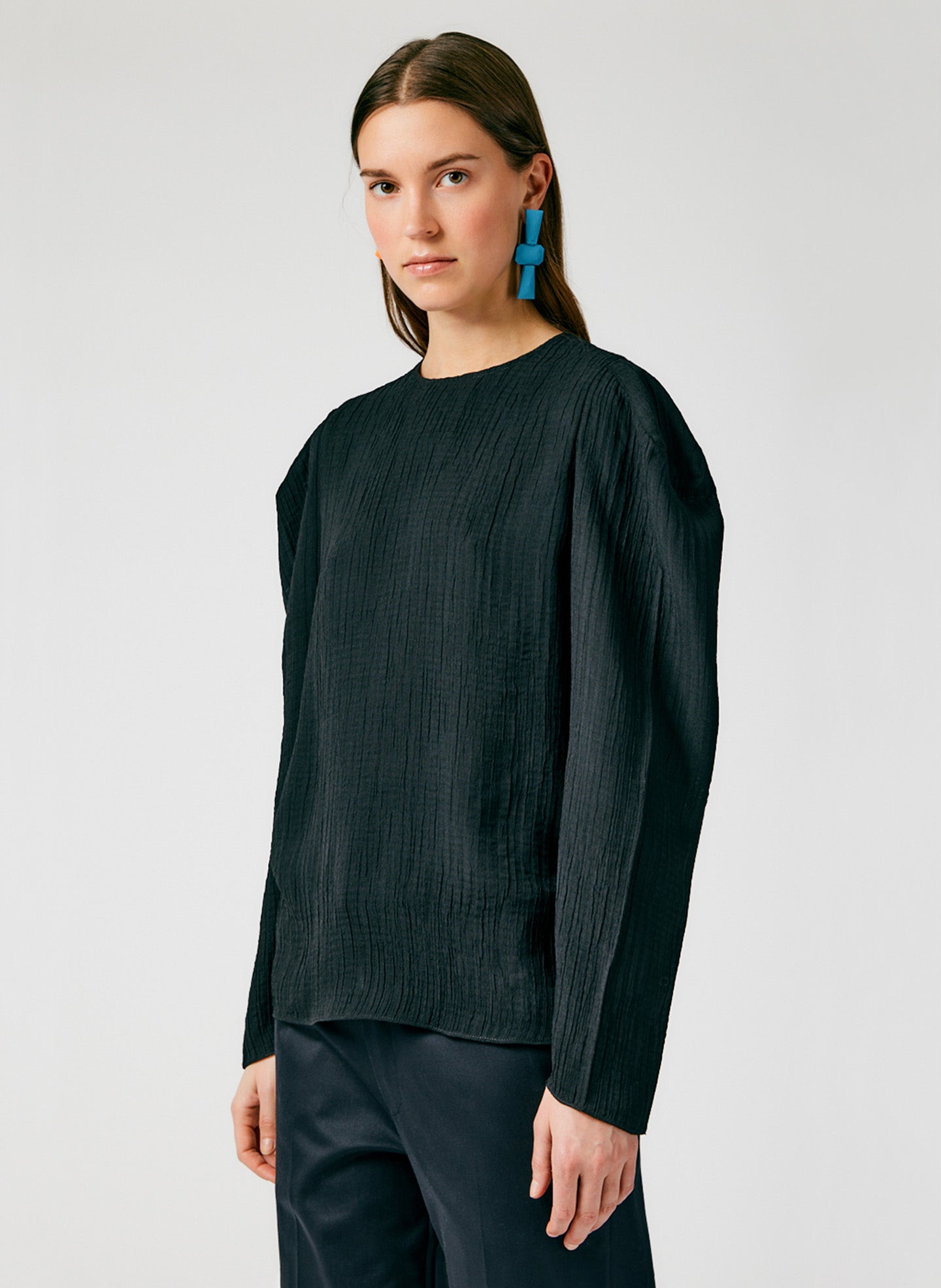 Matte Crinkle Long Square Sleeve Top - Black-01