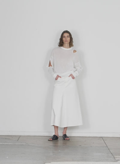 Model wearing the crispy viscose slit detail oversized pullover white walking forward and turning around